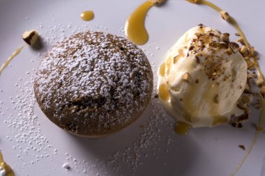 Baharat kek dondurma ile