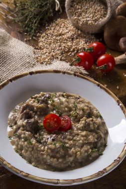 Buğday risotto etli