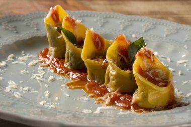 Kurutulmuş et ile Cabopea kabak capeletti