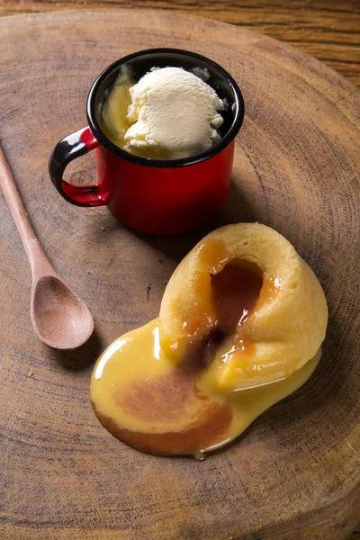 Taze, dondurma ile guava pasta — Stok fotoğraf