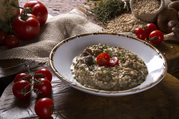 Risotto al grano con carne — Foto Stock