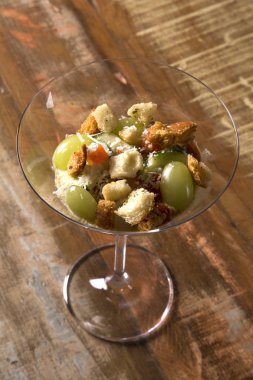 İtalyan karışımı salata