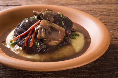 Ossobuco polenta ile