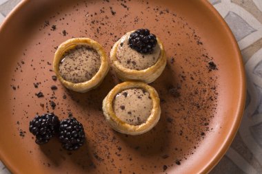 puf böreği tatlı süt ile