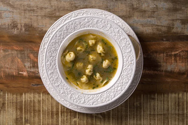 Capeletti em brodo - Cozinha italiana — Fotografia de Stock