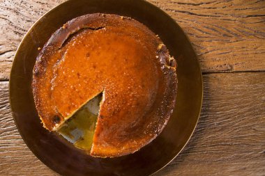 Lezzetli peynir pasta bal ile