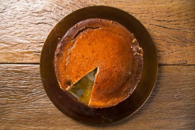 Lezzetli peynir pasta bal ile