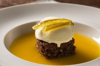 Dondurma ve portakal soslu çikolatalı kurabiye