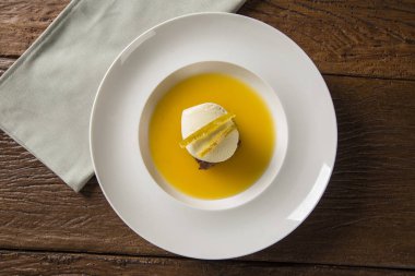 Dondurma ve portakal soslu çikolatalı kurabiye