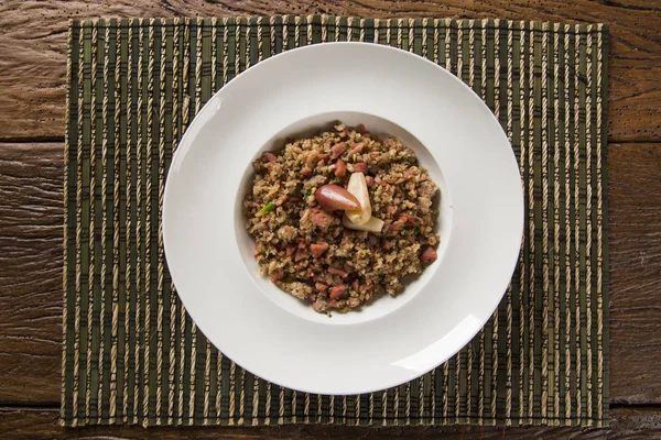 Paoca de piñón en el plato blanco . —  Fotos de Stock