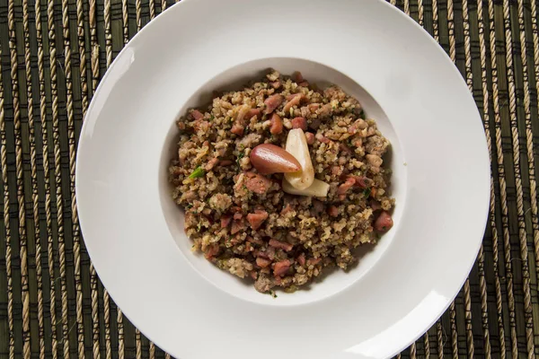 Paoca de piñón en el plato blanco . —  Fotos de Stock