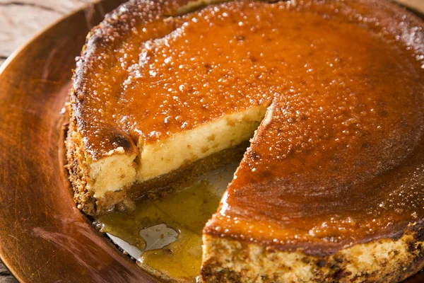 Delicioso pastel de queso con miel — Foto de Stock