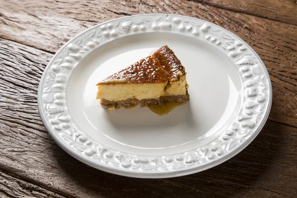 Delicious cheese cake with honey — Stock Photo, Image