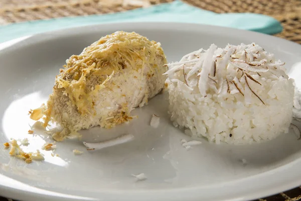 Filete de eglefino con arroz de coco — Foto de Stock