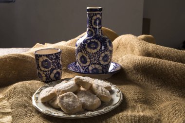 Kestane masaya bisküvi