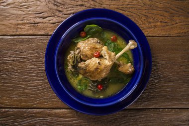 Tucupi sosu ve biber - geleneksel Brezilya çanak ile ördek