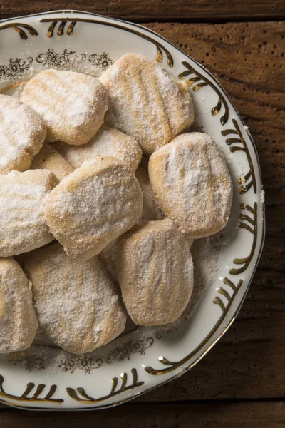Печенье с каштаном на столе — стоковое фото
