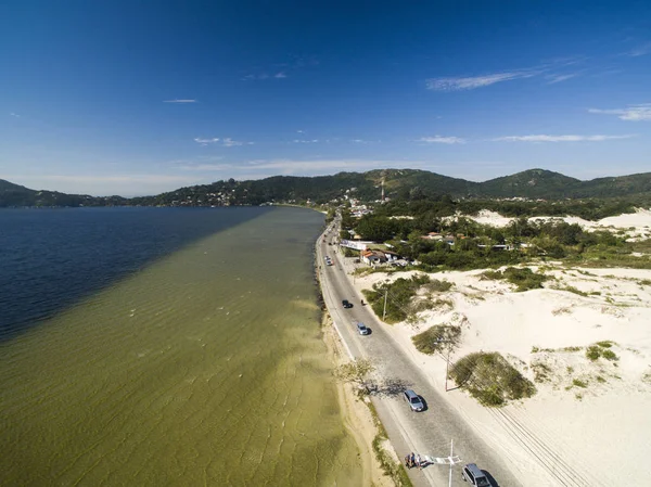 Havadan görünümü Lagoa da Conceicao ve dunes Florianopolis - Santa Catarina - Brezilya. Temmuz, 2017