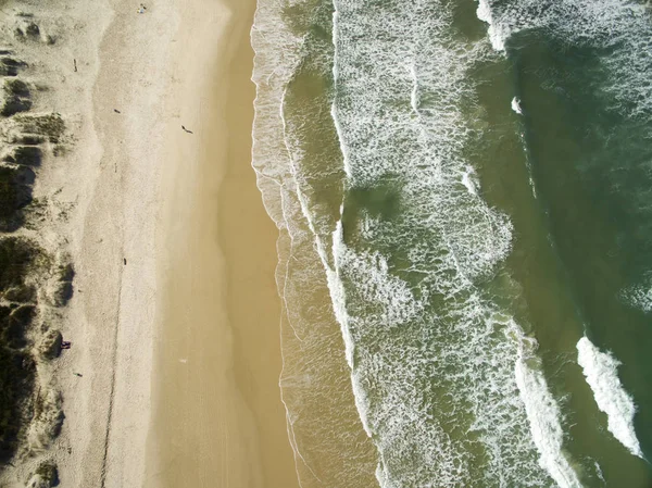 Letecký pohled na duny v slunečný den - Joaquina beach - Florianopolis - Santa Catarina - Brazílie. Července 2017 — Stock fotografie