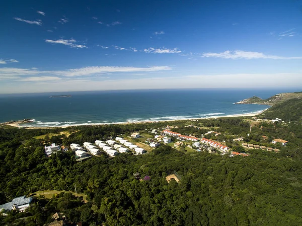 Vista aérea Beach Mole (Praia Mole) em Florianópolis, Santa Catarina, Brasil. Julho, 2017 . — Fotografia de Stock