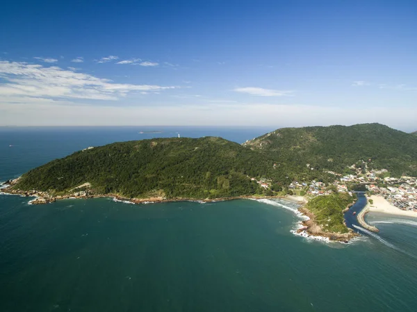 Letecký pohled na pláže Barra da Lagoa, Florianópolis, Brazílie. Července 2017. — Stock fotografie