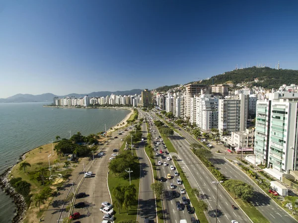 Plaj ve Binalar Beira Mar Norte / Florianopolis. Santa Catarina, Brezilya. Temmuz, 2017
