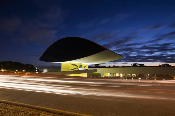 Curitiba, Brazylia - lipca 2017: Oscar Niemeyer Muzeum, lub poniedziałek, w Kurytybie, w stanie Parana, Brazylia. — Zdjęcie stockowe