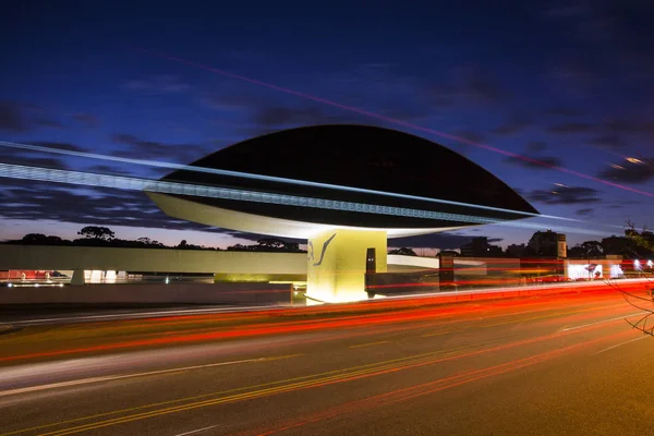 Curitiba, Brezilya - Temmuz, 2017: Oscar Niemeyer Müzesi veya Mon, Curitiba, Parana devlet, Brezilya. — Stok fotoğraf