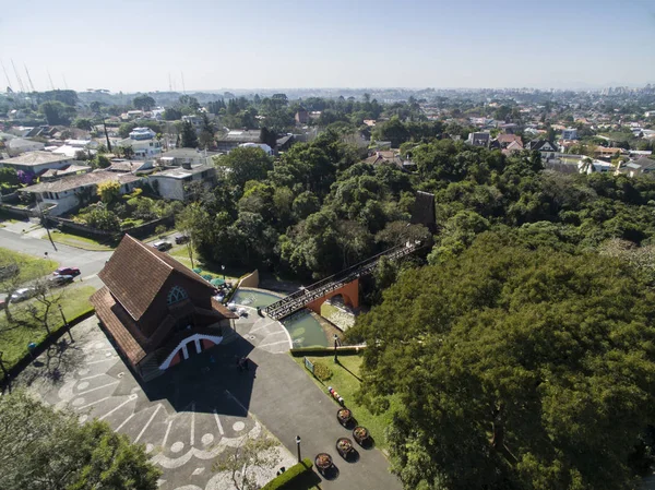 Curitiba, havadan görünümü Bosque Alemao Park var. Parana - Brezilya. Temmuz, 2017