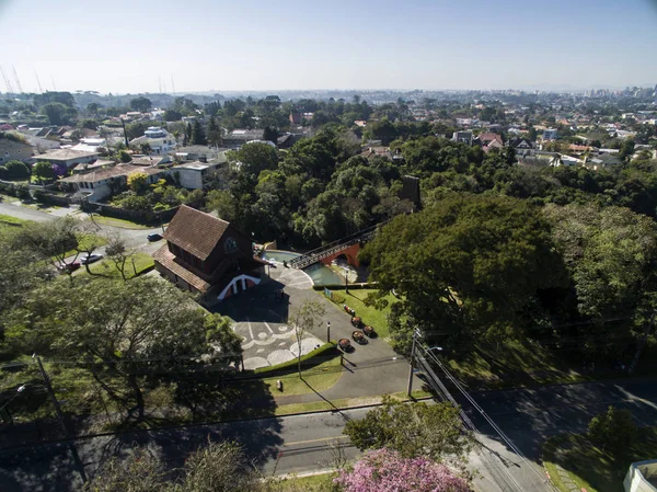 Curitiba, havadan görünümü Bosque Alemao Park var. Parana - Brezilya. Temmuz, 2017