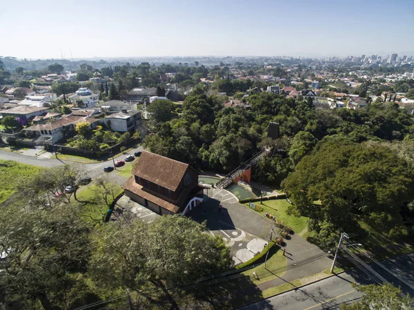 Curitiba, havadan görünümü Bosque Alemao Park var. Parana - Brezilya. Temmuz, 2017