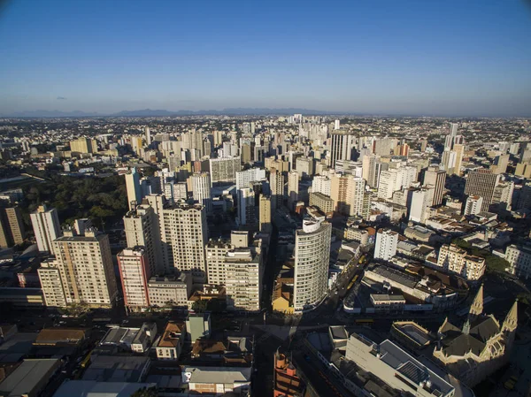 Vista aérea da paisagem urbana de Curitiba, Paraná, Brasil. Julho, 2017 — Fotografia de Stock