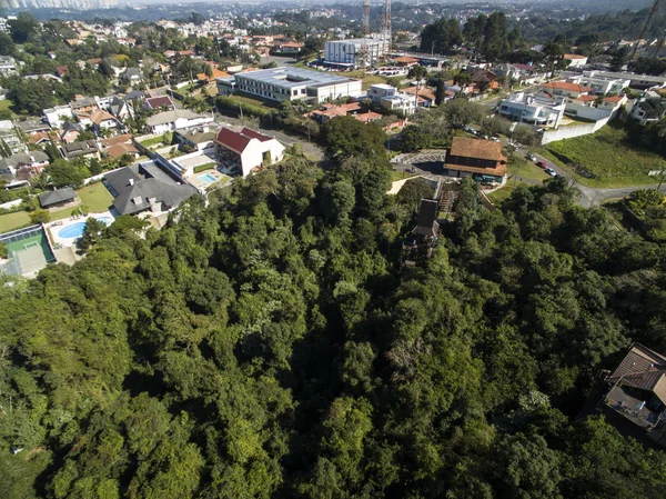Curitiba, havadan görünümü Bosque Alemao Park var. Parana - Brezilya. Temmuz, 2017