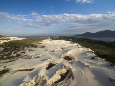 Florianopolis, Brezilya Joaquina Beach havadan görünümü. Temmuz, 2017.