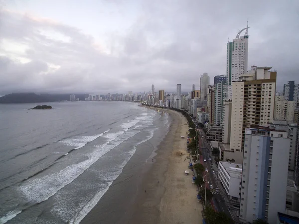 Letecký pohled na Camboriu Beach v Florianopolis, Brazílie. Července 2017. — Stock fotografie