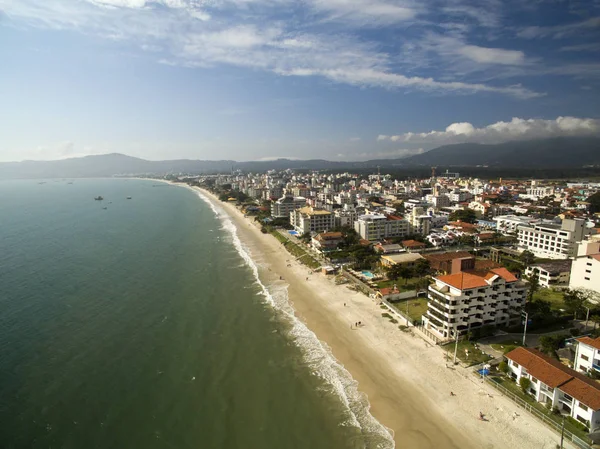 Florianopolis, Brezilya Canavieiras plaj havadan görünümü. Temmuz, 2017