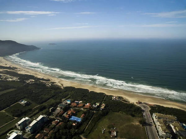 Vista aérea Praia do Costao do santinho em Florianópolis, Brasil. Julho, 2017 . — Fotografia de Stock
