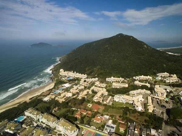 Vista aérea Praia do Costao do santinho em Florianópolis, Brasil. Julho, 2017 . — Fotografia de Stock