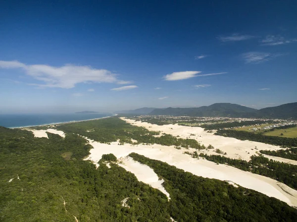 Letecký pohled na Costao do santinho Beach v Florianopolis, Brazílie. J — Stock fotografie