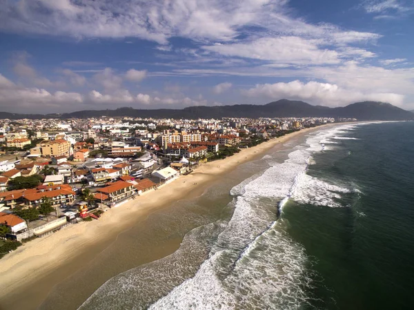 Flygfoto Ingleses Beach i Florianópolis, Brazil. Juli 2017. — Stockfoto