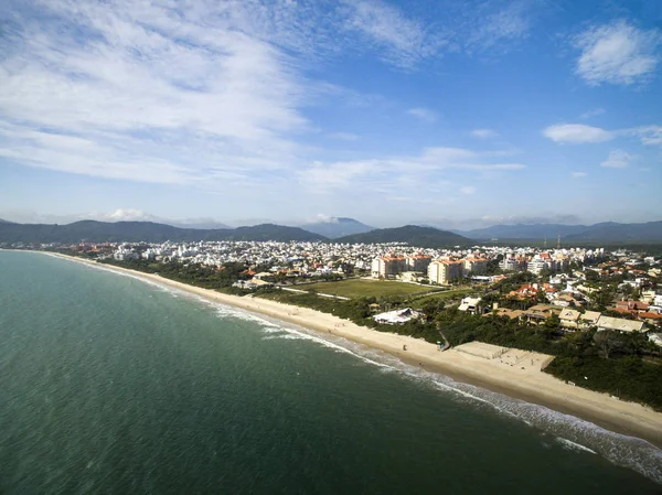 Vista aérea Jurere Beach em Florianópolis, Brasil. Julho, 2017 . — Fotografia de Stock