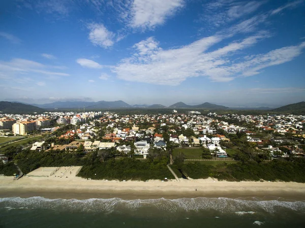 Flygfoto Jurere Beach i Florianópolis, Brazil. Juli 2017. — Stockfoto