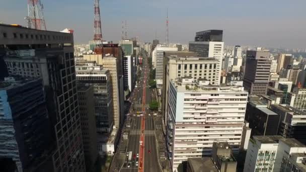 Sao Paulo, Brazylia, sierpnia 2017. Widok z lotu ptaka na alei Avenida Paulista, w mieście Sao Paulo. — Wideo stockowe