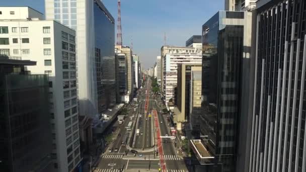 Sao Paulo, Brazilië, augustus, 2017. Luchtfoto op Paulista Avenue in Sao Paulo stad. — Stockvideo