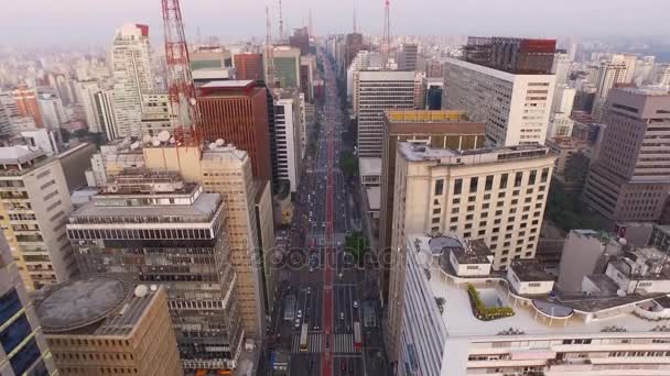 Sao paulo, brasilien, august, 2017. luftaufnahme auf der paulista avenue, in sao paulo city. — Stockvideo