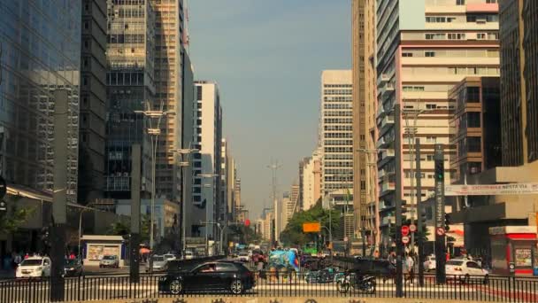 Upływ czasu od avenida Paulista avenue, Sao Paulo, Brazylia. Godziny szczytu w sierpniu, 2017. — Wideo stockowe