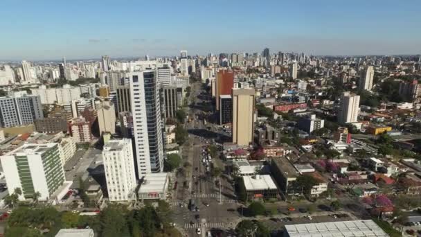 Luchtfoto van Curitiba stadslandschap, staat Parana, Brazilië. Centro Civico. Juli 2017. — Stockvideo