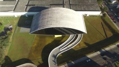 Curitiba, Parana/Brezilya - Temmuz 2017: Havadan görünümü Oscar Niemeyer Müzesi, Pzt. 
