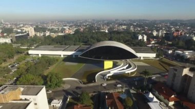 Curitiba, Parana/Brezilya - Temmuz 2017: Havadan görünümü Oscar Niemeyer Müzesi, Pzt. 