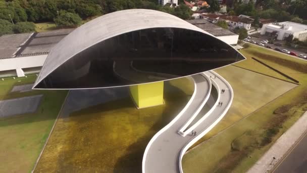 CURITIBA, PARANA / BRASILE - Luglio 2017: Veduta aerea Museo Oscar Niemeyer, Lun . — Video Stock